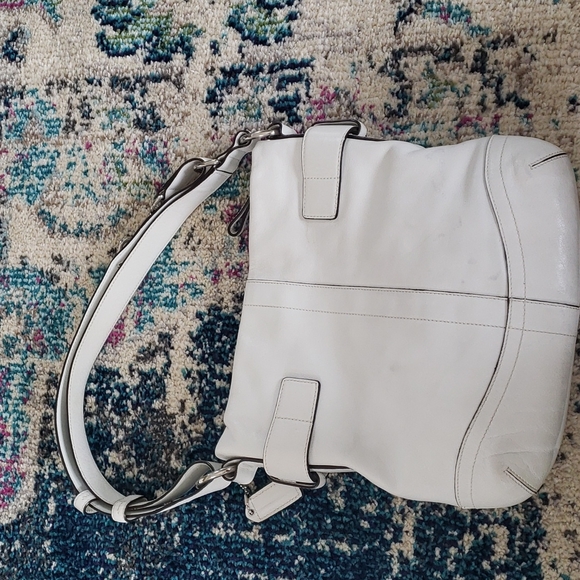 GUC White Coach Bag - Picture 3 of 12